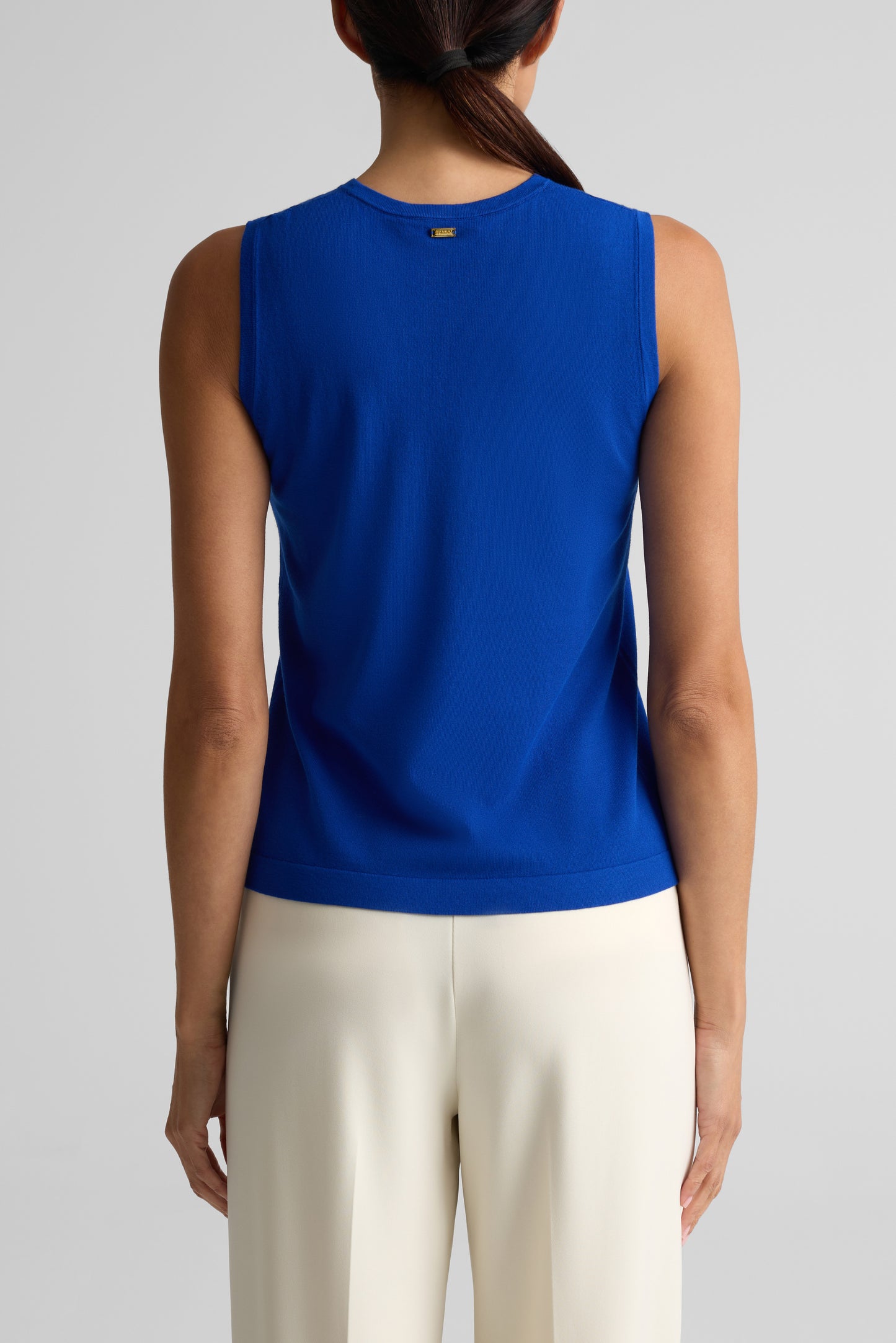 Diagonal Stretch Knit Sleeveless Top