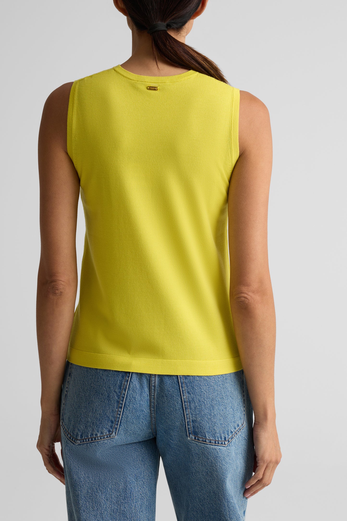 Diagonal Stretch Knit Sleeveless Top